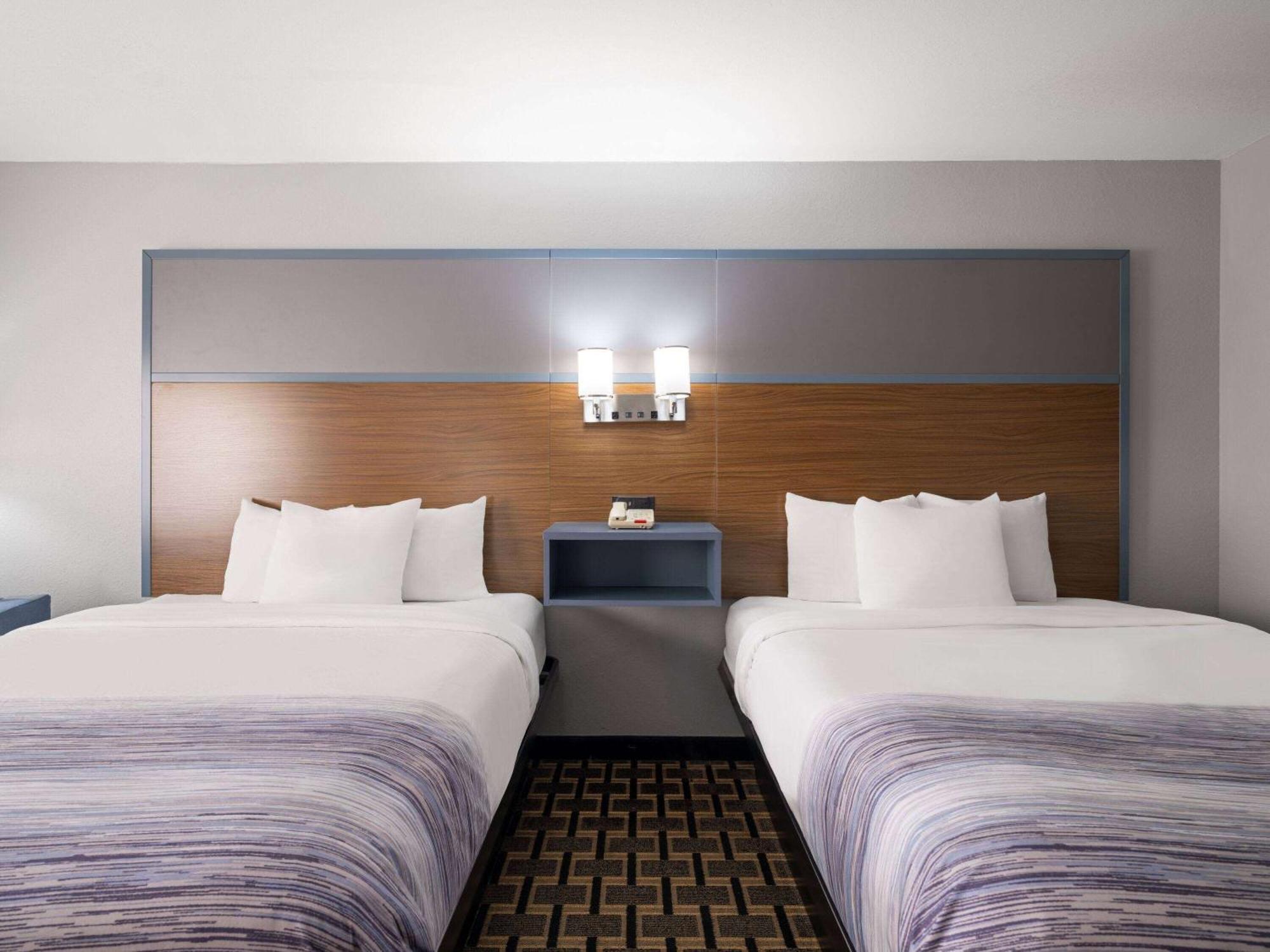 Americinn By Wyndham Woodstock Il Eksteriør bilde
